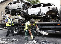 Поджоги домов и автомобилей в Великобритании не прецедент — в разное время шумели то фанаты, то этнические группировки, то люмпены