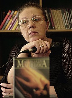 В свое время Александра Маринина оказалась в центре скандала, связанного с подпольными тиражами ее книг