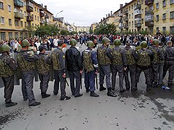 В конце августа — начале сентября в карельском городе Кондопога возникли массовые беспорядки, вызванные убийством двух местных жителей группой чеченцев и дагестанцев. Справиться с волнениями удалось только с помощью ОМОНа