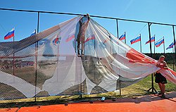 Два первых лица партии власти не являются членами этой партии
