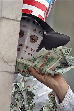 По призыву Владимира Путина финансовая разведка обратит пристальное внимание на активистов, получающих деньги из-за рубежа