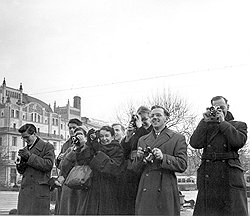 Все иностранные туристы пополняли советскую казну, а некоторые из них еще и вносили посильный вклад в создание личного золотого запаса отдельных советских граждан 