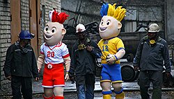 Встретиться с польско-украинскими близнецами — талисманом Евро-2012, гораздо проще, чем добыть билет на матч
