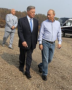 Вечный конфликт Юрия Лужкова и Бориса Громова очень раздражал власть, однако первым своего поста лишился мэр Москвы