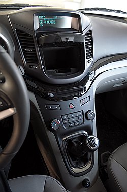 Найти разъем USB в Chevrolet Orlando способен лишь пытливый исследователь  