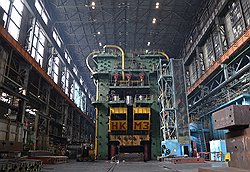 Корпорация "ВСМПО-Ависма" — крупнейший в мире производитель титана. Но без уникального оборудования и грамотного управления переход к рыночной экономике она могла и не пережить