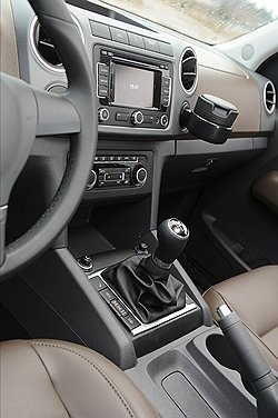 Механическая КПП — самый некомфортный элемент управления VW Amarok