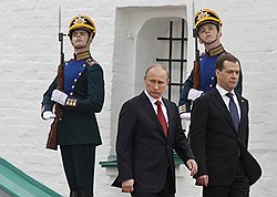 Караул еще не устал — делиться властью никто не собирается