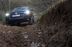 У внедорожника Volkswagen Touareg Hybrid есть один существенный недостаток: его жалко гонять по бездорожью