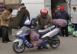 Плановая экономика в Белоруссии соседствует с другим рудиментом — необходимостью делать запасы еды