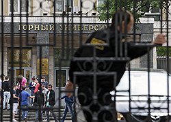 В Московском государственном горном университете его присоединение к Московскому институту стали и сплавов называют не иначе как рейдерским захватом