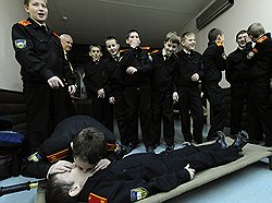 Ветераны армии считают, что только форма, строжайшая дисциплина и военные предметы могут спасти умирающий институт кадетского образования