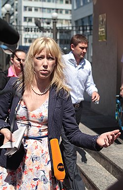 При обыске квартиры Марии Бароновой денег в конвертах не нашли, зато изъяли "15 отрезков белой материи длиной по 36 см каждая"