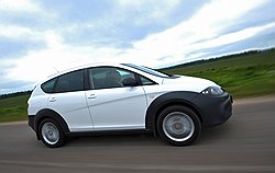 По дороге на дачу Altea Freetrack может быть тягловой лошадью, по дороге с дачи — скаковой