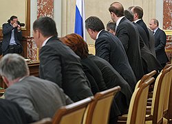 И в Белом доме, и в Кремле Владимира Путина сопровождают одни и те же лица 