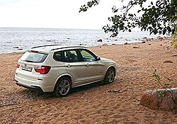 Заехать на песчаный пляж BMW X3 смог с первого раза, выехать — только с десятого