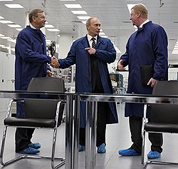 Производство микрочипов на входящем в "Ситроникс" заводе "Микрон" было профинансировано "Роснано" и поддержано на самом высоком уровне  