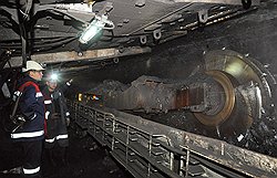 На смену стахановскому отбойному молотку давно пришли комбайны гораздо большей производительности