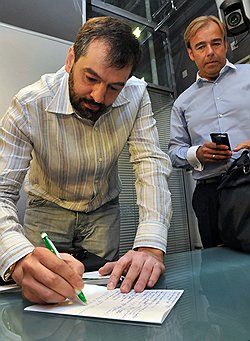 За последние годы Алексей Алякин приобрел несколько пакетов акций мелких банков, а также туристическую компанию "Инна-тур"  