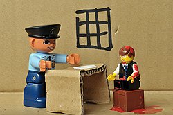В полицию обращаются далеко не все жертвы грабежей и разбойных нападений — мол, все равно преступников не поймают 