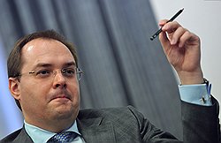 Чтобы лишить Александра Провоторова кресла главы "Ростелекома", власть, похоже, готова кого-нибудь посадить