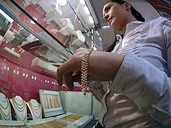 Ювелиры утверждают, что контрафакт попадает на прилавки минуя российские фабрики