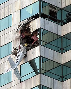 Прикинувшись террористом из "Аль-Каиды", юный пилот Чарльз Бишоп столкнулся с жестокой реальностью 