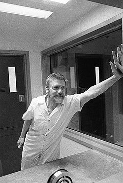 Теодор Качинский рассылал по почте бомбы, а те, кто его копировал,— сибирскую язву  