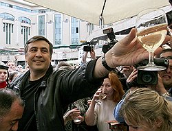 Михаил Саакашвили долго убеждал сограждан, что без российского рынка грузинскому вину даже лучше  