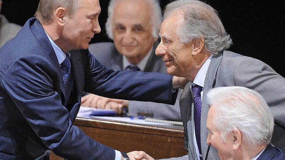 Похоже, в конфликте Минобрнауки с Академией наук президент скорее готов протянуть руку помощи академии