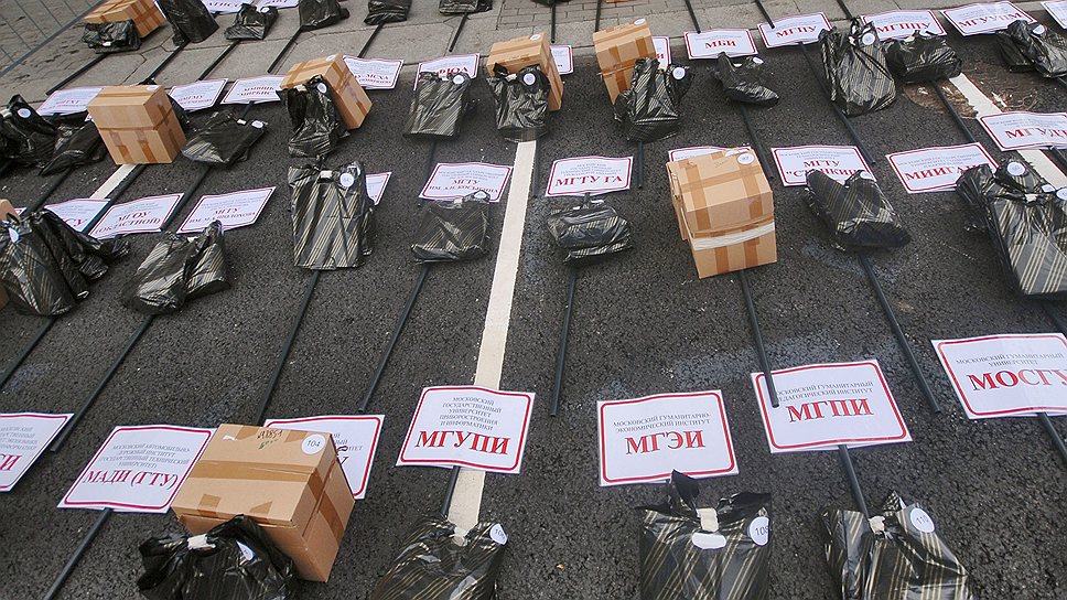 Поставив на поток выдачу дипломов, российские вузы практически обесценили высшее образование