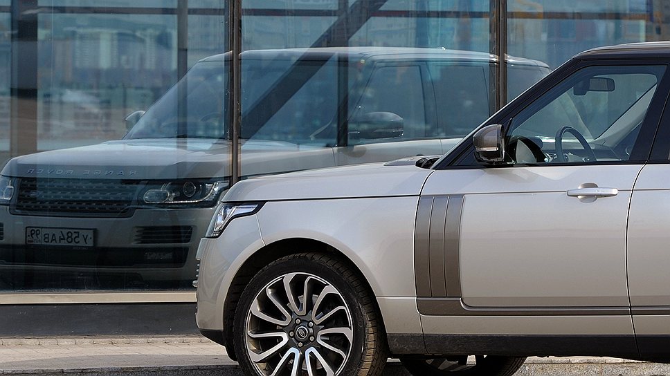 Новый Range Rover из тех брутальных парней, что частенько любуются собой в зеркале  