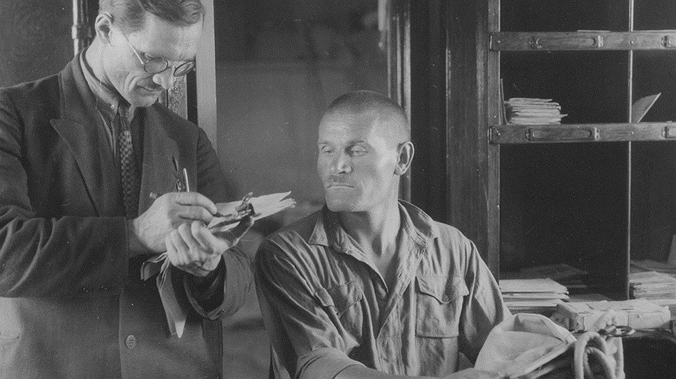 Как установила милиция, ловкие связисты бесстрашно извлекали денежные вложения из страховых мешков  