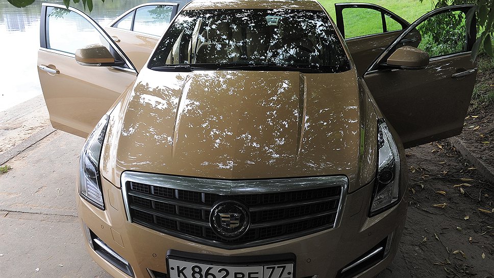 Помимо парковочных датчиков в ATS есть радар активного круиз-контроля, способный поддерживать дистанцию во время движения  