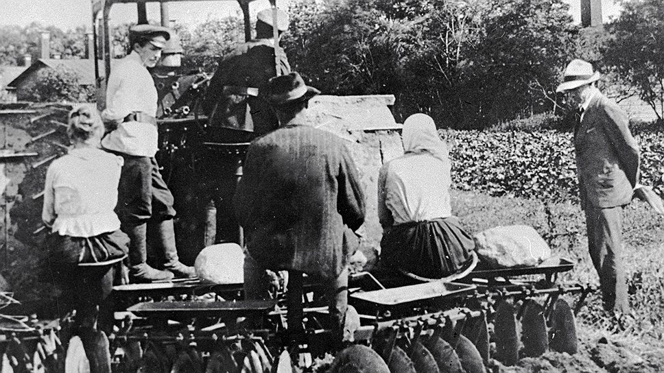 После 1917 года земля досталась крестьянам, а товарное сельхозпроизводство практически перестало существовать