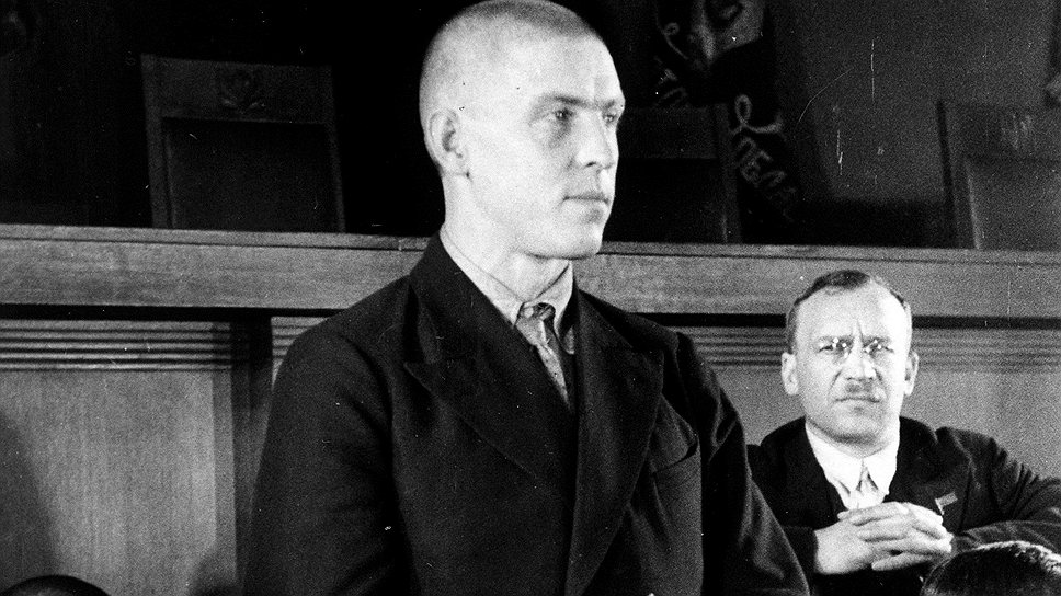 Из шахтера-передовика Стаханов быстро превратился в пропагандиста ударных методов работы