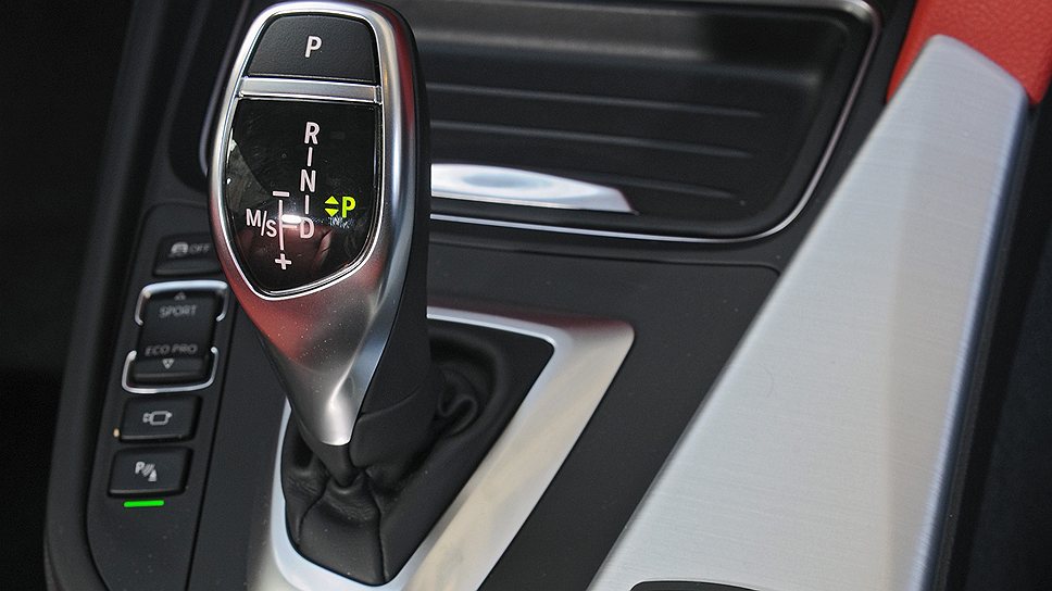 Поверхность шайбы-джойстика системы iDrive реагирует на прикосновения, как тачпад у ноутбука  