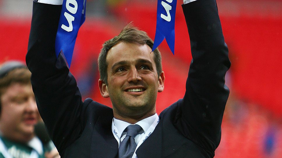 Благодаря Александру Гайдамаку футбольный клуб "Портсмут" впервые в своей истории попал в еврокубки, а затем стал первым в истории английской премьер-лиги клубом-банкротом