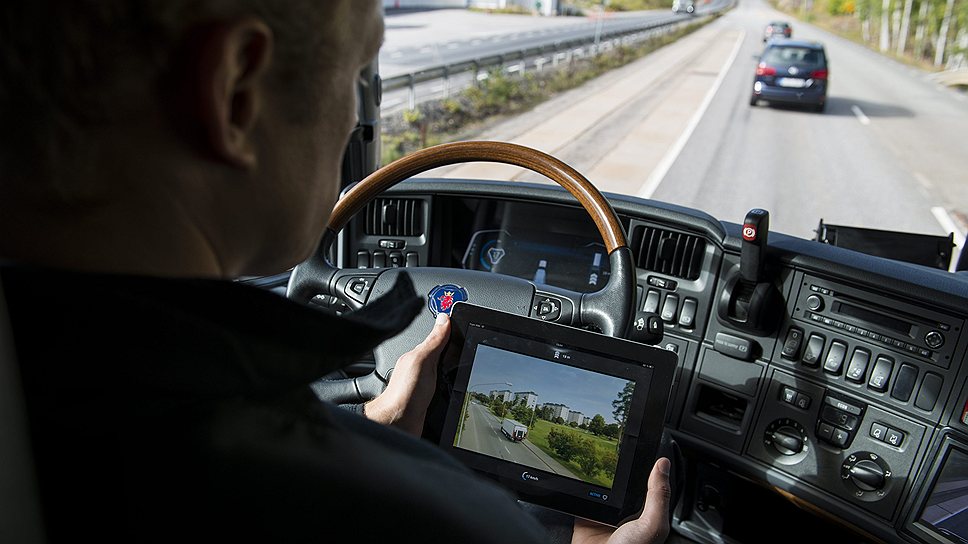 Если автомобиль оборудован системой автоматического управления (Automatic Driving in Traffic Jam), в пробке водитель может работать с документами или смотреть кино, вместо того чтобы тратить нервы