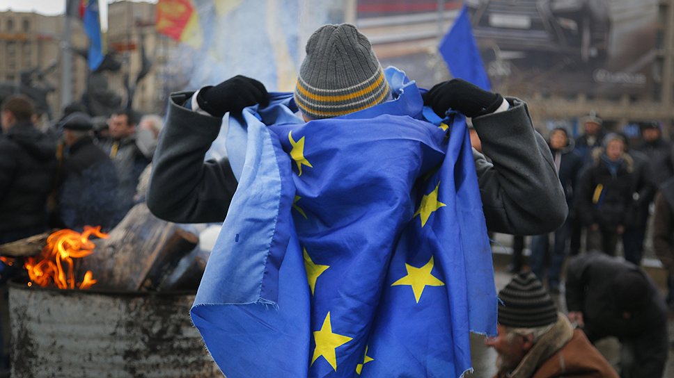 На Майдане мысль о сближении с Европой греет сильнее, чем импровизированные плащи и печки 