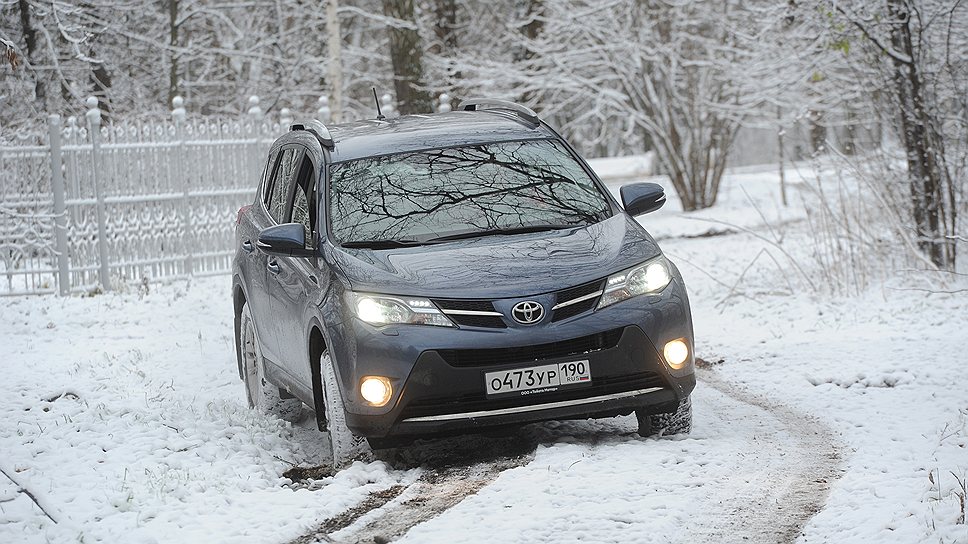 На льду и на снегу Toyota чувствует себя почти так же уверенно, как на асфальте 