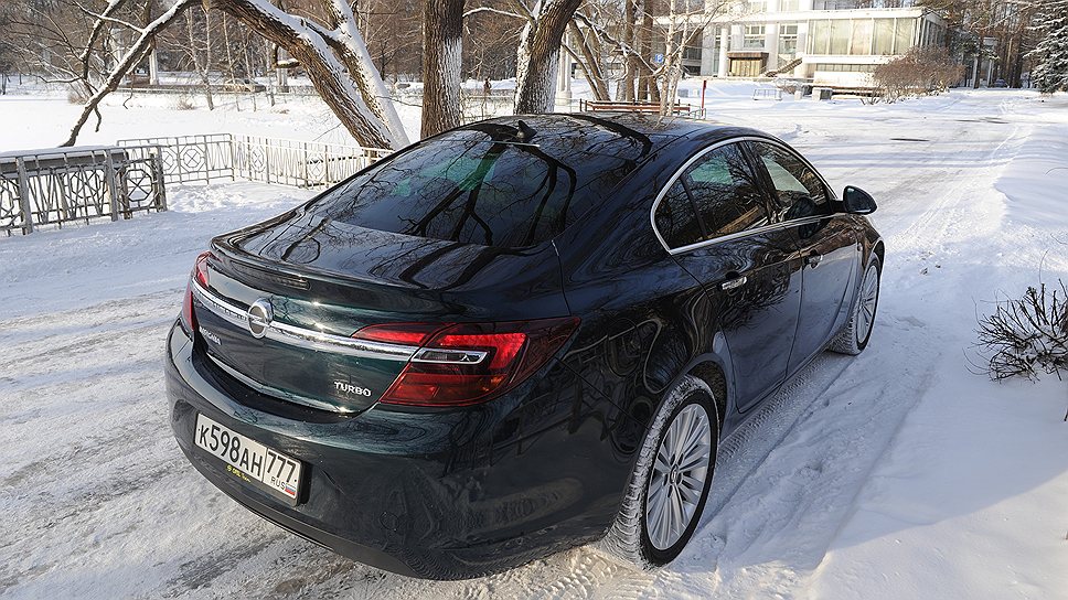 Объем багажника седана Insignia — 500 л