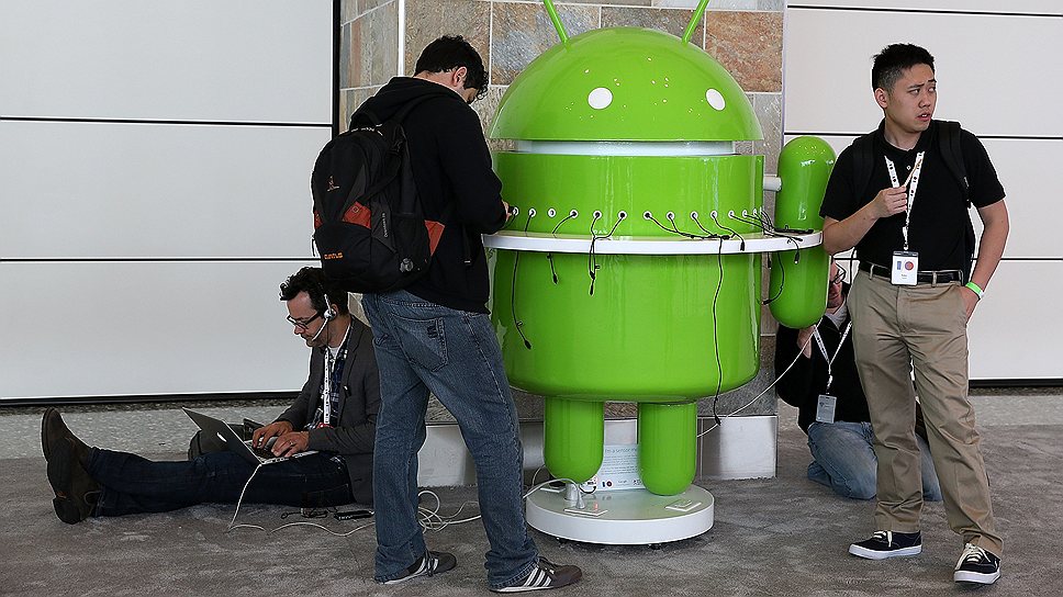 Благодаря открытой платформе Android производить смартфоны смогли десятки компаний 