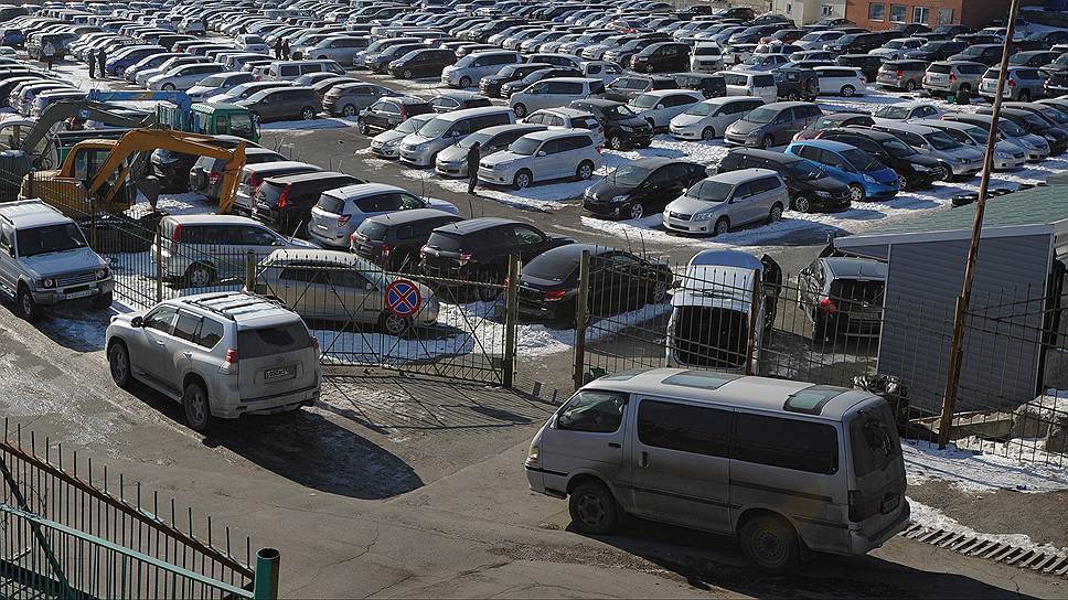 Даже после повышения пошлин бизнес на доставке подержанных японских автомобилей в Приморье не исчез