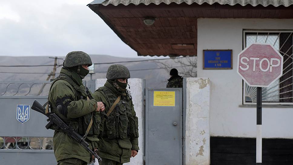 В конце февраля крымской достопримечательностью стали неопознанные, но не страшные местным жителям автоматчики  