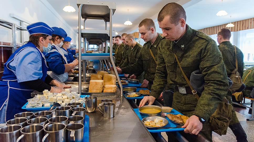 Как гласит известная присказка, русский солдат ни с мечом, ни с калачом не шутит