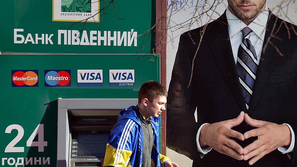 Украинские банки не могут вернуть крымчанам вклады, но требуют возврата кредитов  