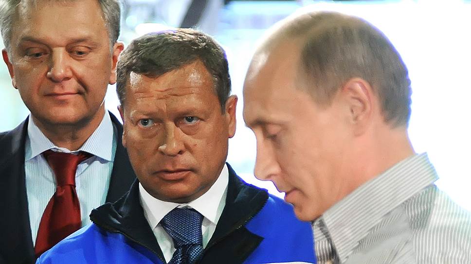 Хотя Игорь Зюзин (в центре) внял критике Владимира Путина, финансовое здоровье "Мечела" поправить так и не удалось