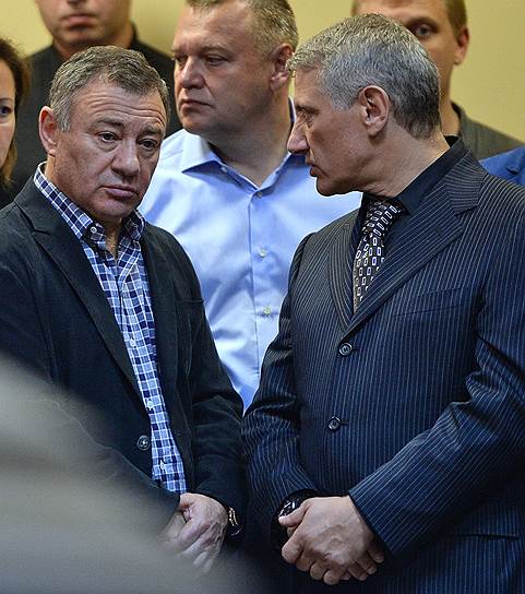 В санации Мособлбанка СМП-банку, контролируемому Аркадием (слева) и Борисом (справа) Ротенбергами, поможет кредит ЦБ 