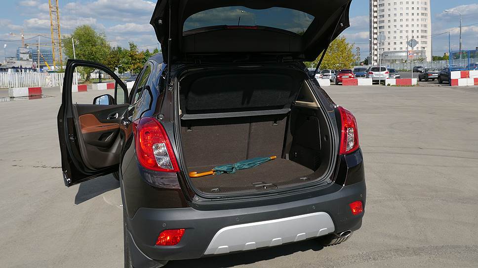 Багажник достаточно вместителен для повседневных нужд горожанина, но многим обитателям пригородов он будет маловат